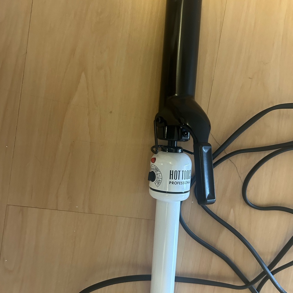 Hot Tools Professional Curling Iron - Black and White